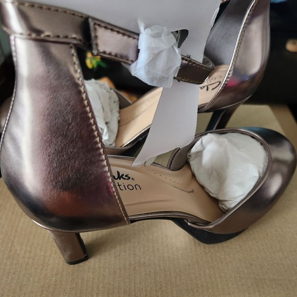 Clarks Ankle Strap Pump - Picture 3 of 4